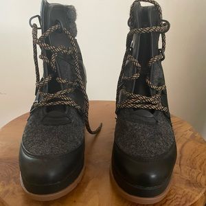 Sorel chunky heel water proof hiker boot
